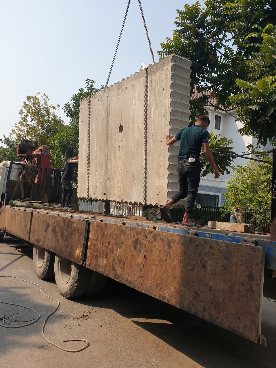 Thi Công Nhà Xưởng Tiền Chế Theo Yêu Cầu Là Gì?